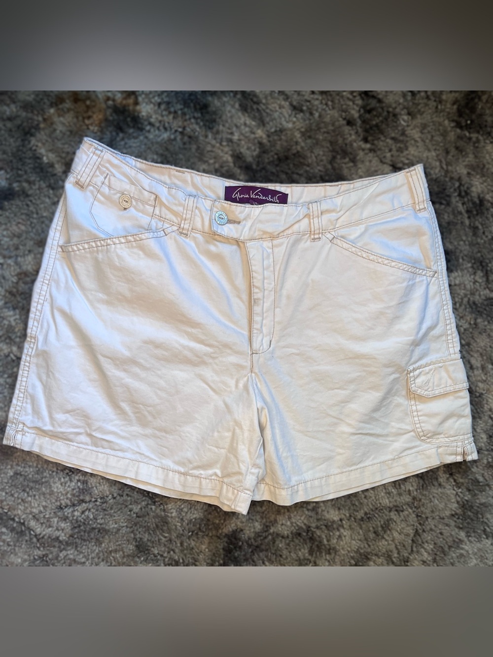 Gloria Vanderbilt Cream Cargo Shorts with Side Pocket